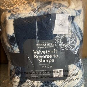 Berkshire Navy and White VelvetSoft Sherpa Throw